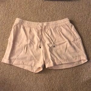 Old Navy crème shorts